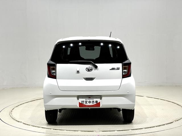 ミライース Ｘ　リミテッドＳＡＩＩＩ　ＬＥＤヘッドランプ　セキュリティアラーム　コーナーセンサー　１４インチフルホイールキャップ　キーレスエントリー　電動格納式ドアミラー　ショツピングフック　マニュアルエアコン（9枚目）