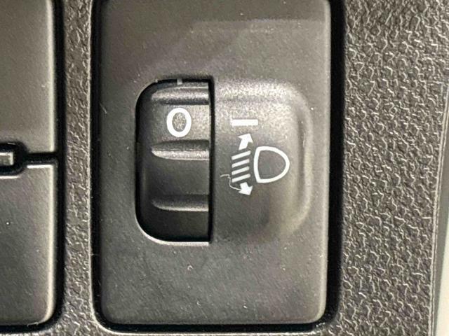 �Ό��Ԃ��s�Ԃւ̔z�����\�B�ύڕ��̏󋵂ɉ����ăw�b�h���C�g�̏Ǝˊp�x���蓮�����ł���X�C�b�`�B