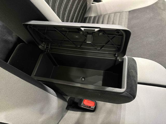 ������Ƃ��������ނȂǂ����[�ł���{�b�N�X�t���Z���^�[�A�[�����X�g���t���Ă܂���