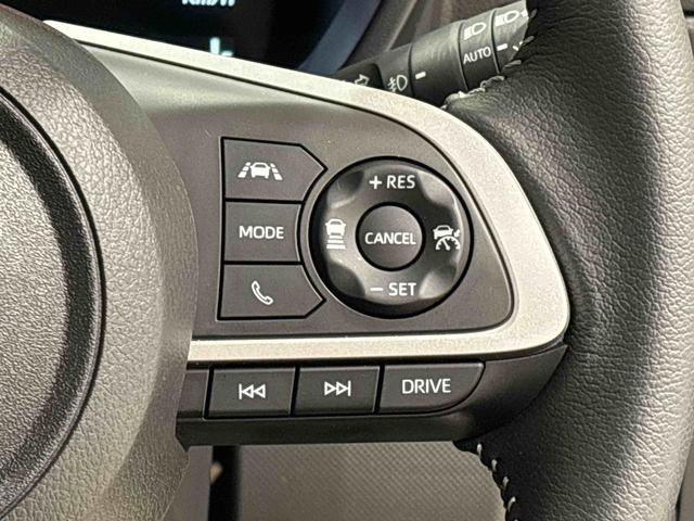 �p���[�ƃG�R�̂Q�̑��s���[�h�̐؂�ւ����\�ȃX�e�A�����O�X�C�b�`�ɉ����A�������H�����K�ɑ��s�ł���S�ԑ��Ǐ]�@�\�t�`�b�b�i�A�_�v�e�B�u�N���|�Y�R���g���|���j�X�C�b�`���t���Ă��܂��i�O�O��