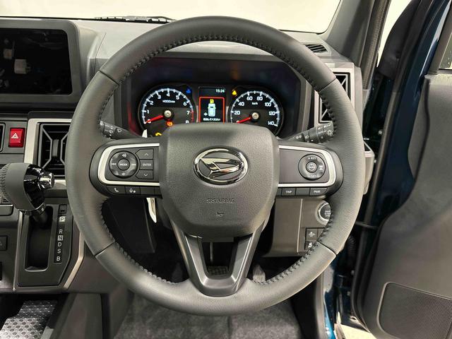 タフト Ｇ　ダーククロムベンチャー　バックカメラ付き　スカイフィールトップ　クロムパック　メッキパック　シルバーアンダーガーニッシュ　インテリアアクセント　ＬＥＤオートライト＆フォグランプ　電動パーキングブレーキ　バックカメラ　アルミホイール（13枚目）