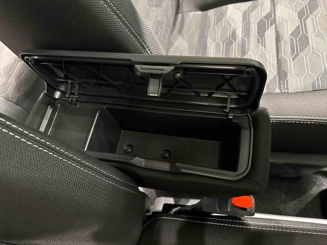 タフト Ｇ　ダーククロムベンチャー　バックカメラ付き　スカイフィールトップ　クロムパック　メッキパック　シルバーアンダーガーニッシュ　インテリアアクセント　ＬＥＤオートライト＆フォグランプ　電動パーキングブレーキ　バックカメラ　アルミホイール（30枚目）