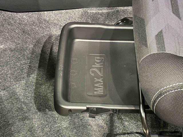 タフト Ｇ　ダーククロムベンチャー　バックカメラ付き　スカイフィールトップ　クロムパック　メッキパック　シルバーアンダーガーニッシュ　インテリアアクセント　ＬＥＤオートライト＆フォグランプ　電動パーキングブレーキ　バックカメラ　アルミホイール（33枚目）