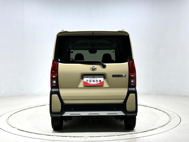 タント ファンクロスターボ　バックモニター　前席シートヒーター　電動パーキングブレーキ　後席両側パワースライドドア　サイドエアバッグ　ＬＥＤヘッドライト・フォグランプ　プッシュボタンスタート　オートライト　セキュリティーアラーム　純正１５インチアルミホイール（9枚目）