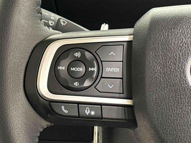 �i�r�Q�[�V������I�[�f�B�I�����t�����ꍇ�ɁC���̑��삪�n���h���̎茳�łł���X�e�A�����O�X�C�b�`���t���Ă܂�