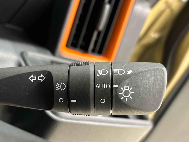 �I�[�g���C�g�@�\�@���̖͂��邳�ɉ����āA�w�b�h�����v�������I�ɓ_���E�������ł��܂��B