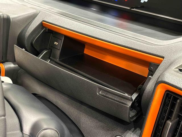 ���������[�ł���^�]�ȑ��C���p�l�A���_�[�{�b�N�X�B�@�{�b�N�X���ɂ͂t�r�a�\�P�b�g������B