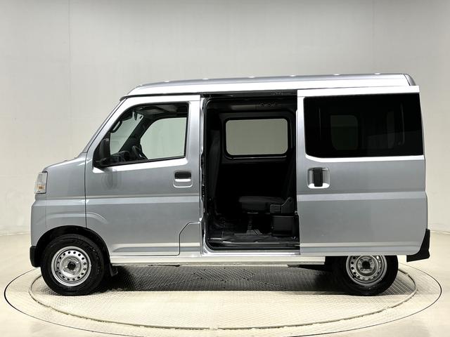 ハイゼットカーゴ ＤＸ　キーレスエントリーシステム　リヤヒーター　ハロゲンヘッドランプ　オーバーヘッドシェルフ　荷室ランプ　ＡＭ・ＦＭラジオ　テンパータイヤ　スチールホイール　マニュアルエアコン　マニュアルレベリング機能付きオートライト　アイドリングストップ（8枚目）