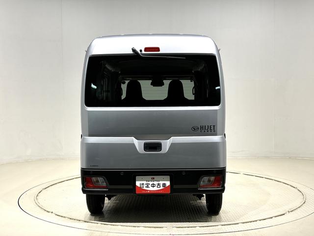 ハイゼットカーゴ ＤＸ　キーレスエントリーシステム　リヤヒーター　ハロゲンヘッドランプ　オーバーヘッドシェルフ　荷室ランプ　ＡＭ・ＦＭラジオ　テンパータイヤ　スチールホイール　マニュアルエアコン　マニュアルレベリング機能付きオートライト　アイドリングストップ（9枚目）