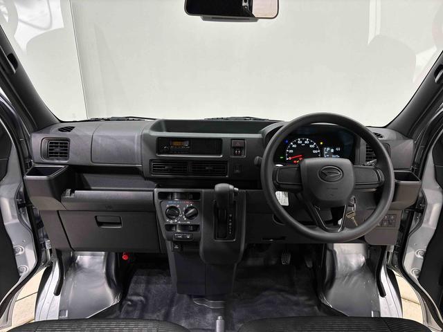 ハイゼットカーゴ ＤＸ　キーレスエントリーシステム　リヤヒーター　ハロゲンヘッドランプ　オーバーヘッドシェルフ　荷室ランプ　ＡＭ・ＦＭラジオ　テンパータイヤ　スチールホイール　マニュアルエアコン　マニュアルレベリング機能付きオートライト　アイドリングストップ（10枚目）