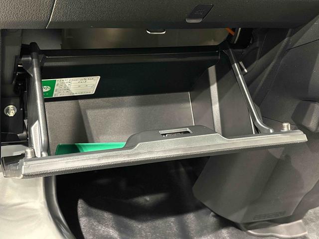 ハイゼットカーゴ ＤＸ　キーレスエントリーシステム　リヤヒーター　ハロゲンヘッドランプ　オーバーヘッドシェルフ　荷室ランプ　ＡＭ・ＦＭラジオ　テンパータイヤ　スチールホイール　マニュアルエアコン　マニュアルレベリング機能付きオートライト　アイドリングストップ（27枚目）