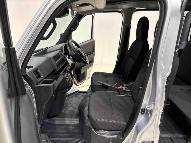 ハイゼットカーゴ ＤＸ　キーレスエントリーシステム　リヤヒーター　ハロゲンヘッドランプ　オーバーヘッドシェルフ　荷室ランプ　ＡＭ・ＦＭラジオ　テンパータイヤ　スチールホイール　マニュアルエアコン　マニュアルレベリング機能付きオートライト　アイドリングストップ（29枚目）