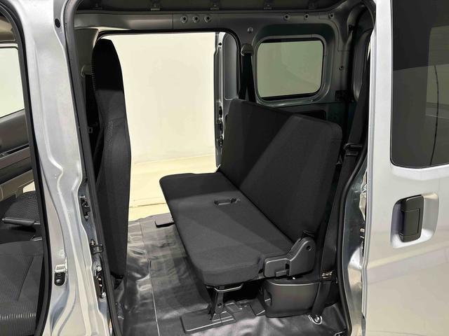 ハイゼットカーゴ ＤＸ　キーレスエントリーシステム　リヤヒーター　ハロゲンヘッドランプ　オーバーヘッドシェルフ　荷室ランプ　ＡＭ・ＦＭラジオ　テンパータイヤ　スチールホイール　マニュアルエアコン　マニュアルレベリング機能付きオートライト　アイドリングストップ（30枚目）