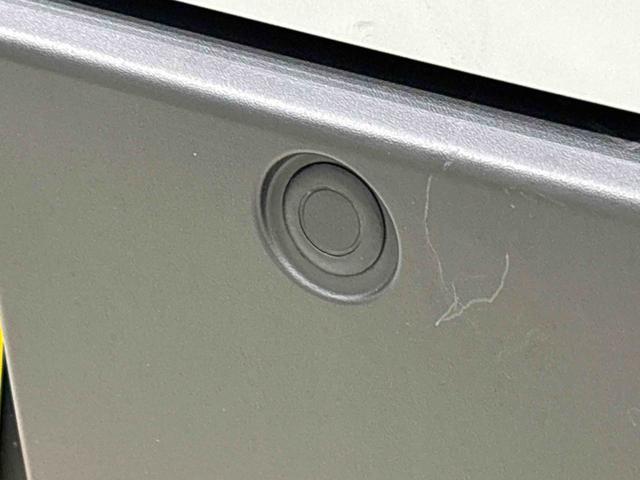 ハイゼットカーゴ ＤＸ　キーレスエントリーシステム　リヤヒーター　ハロゲンヘッドランプ　オーバーヘッドシェルフ　荷室ランプ　ＡＭ・ＦＭラジオ　テンパータイヤ　スチールホイール　マニュアルエアコン　マニュアルレベリング機能付きオートライト　アイドリングストップ（31枚目）