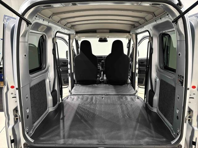 ハイゼットカーゴ ＤＸ　キーレスエントリーシステム　リヤヒーター　ハロゲンヘッドランプ　オーバーヘッドシェルフ　荷室ランプ　ＡＭ・ＦＭラジオ　テンパータイヤ　スチールホイール　マニュアルエアコン　マニュアルレベリング機能付きオートライト　アイドリングストップ（34枚目）
