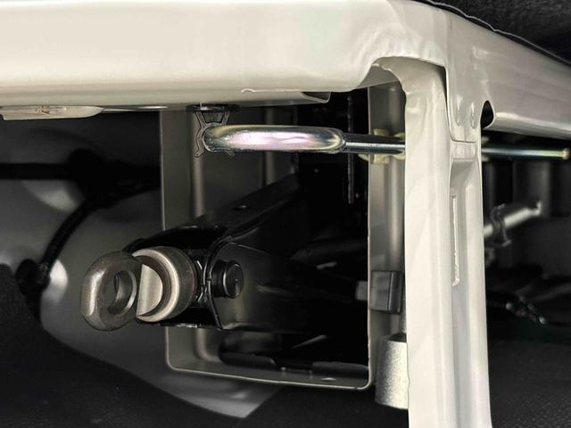 ハイゼットカーゴ ＤＸ　キーレスエントリーシステム　リヤヒーター　ハロゲンヘッドランプ　オーバーヘッドシェルフ　荷室ランプ　ＡＭ・ＦＭラジオ　テンパータイヤ　スチールホイール　マニュアルエアコン　マニュアルレベリング機能付きオートライト　アイドリングストップ（35枚目）