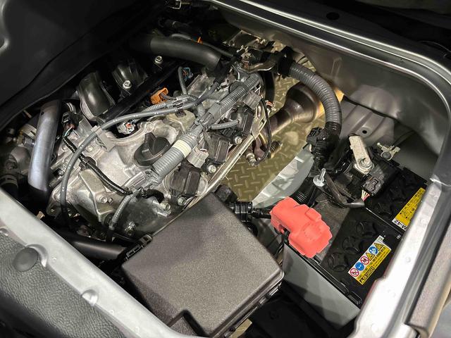 ハイゼットカーゴ ＤＸ　キーレスエントリーシステム　リヤヒーター　ハロゲンヘッドランプ　オーバーヘッドシェルフ　荷室ランプ　ＡＭ・ＦＭラジオ　テンパータイヤ　スチールホイール　マニュアルエアコン　マニュアルレベリング機能付きオートライト　アイドリングストップ（39枚目）