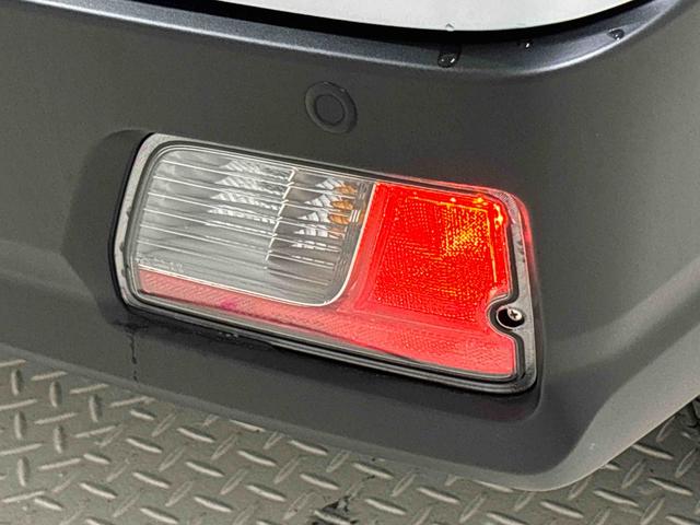 ハイゼットカーゴ ＤＸ　キーレスエントリーシステム　リヤヒーター　ハロゲンヘッドランプ　オーバーヘッドシェルフ　荷室ランプ　ＡＭ・ＦＭラジオ　テンパータイヤ　スチールホイール　マニュアルエアコン　マニュアルレベリング機能付きオートライト　アイドリングストップ（42枚目）