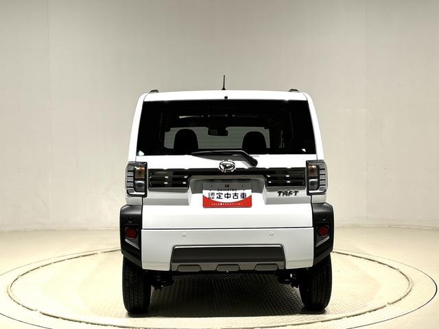 タフト Ｇ　ダーククロムベンチャー　前席シートヒーター　バックカメラ　アダプティブルクルーズコントロールＬＥＤヘッドライト　ＬＥＤフォグランプ　オートライト　オートハイビーム　１５インチアルミホイール　ＳＲＳサイドエアバッグ　純正カーペットマット　純正ロングバイザー（9枚目）