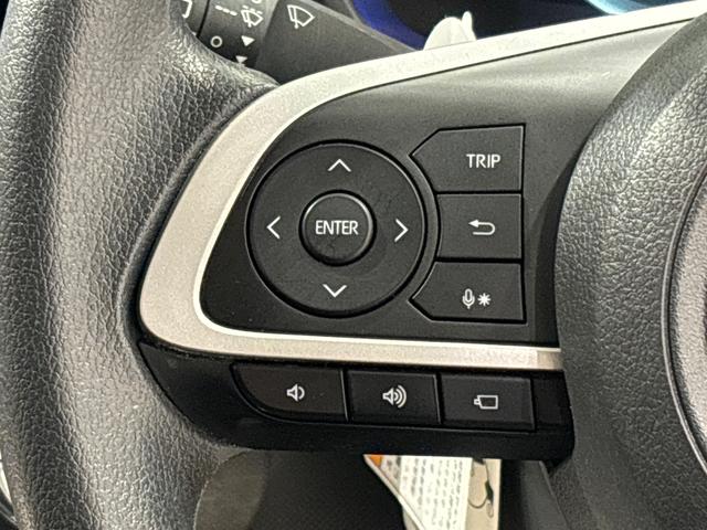 �i�r�Q�[�V������I�[�f�B�I�Ȃǂ����t�����ꍇ�ɂ͂��̑��삪�n���h���̎茳�łł���X�e�A�����O�X�C�b�`���t���Ă܂�