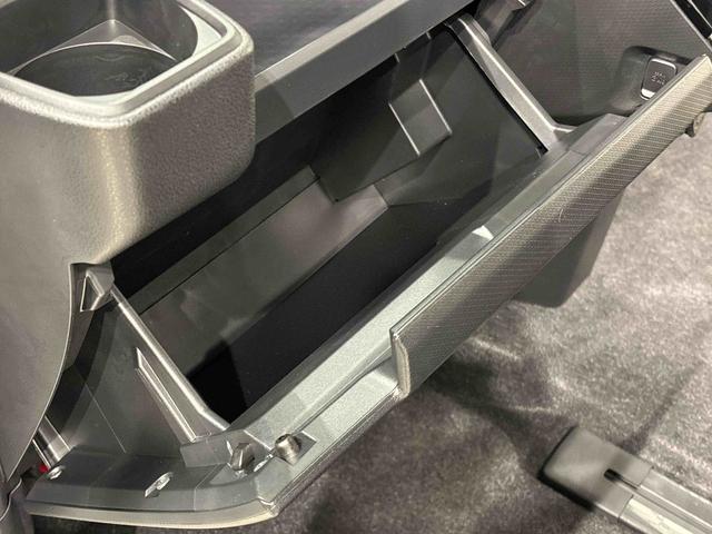 タント カスタムＲＳ　バックモニター　電動パーキングブレーキ　ＬＥＤヘッドライト・フォグランプ　後席両側パワースライドドア　運転席・助手席シートヒーター　オートライト　サイドエアバッグ　オートエアコン　キーフリーシステム　純正１５インチアルミホイール（32枚目）