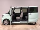 左側ドアはピラーレスのミラクルオープンドアを採用。軽自動車とは思えないくらい良い乗降性をアピールポイントにしてます!