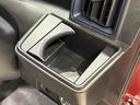 運転席側掘り込み式カップホルダー