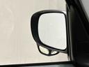 サイドアンダーミラー目視やバックミラーでも解消できない助手席側直近側方の視覚を解消する補助ミラーが付いています♪
