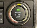 電子カードキーを携帯していれば、ボタンを押すだけでエンジンの始動がスマートに行えます。