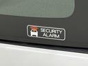 不正にドアを開けると室内ブザーが鳴り、外部にクラクションで異常をお知らせするセキュリティアラーム