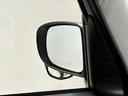 サイドアンダーミラー目視やバックミラーでも解消できない助手席側直近側方の視覚を解消する補助ミラーが付いています♪