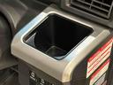 運転席側掘り込み式カップホルダー