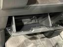 大きな荷物を収納できる、便利な助手席グローブボックス