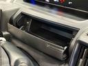 小物が収納できる運転席側インパネアッパーボックス。 ボックス内にはUSBソケットが一口。