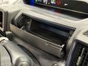 小物が収納できる運転席側インパネアッパーボックス。 ボックス内にはUSBソケットが一口。