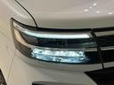 対象物が見やすく白く明るい光で夜間走行をサポートするフルLEDヘッドランプ(サイドビューランプ、クリアランスランプ、オートレベリング機能付き)を装備