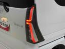 精悍なカスタム専用デザインのLEDリヤコンビネーションランプ(LEDストップランプ)で省電力・長寿命化を実現。