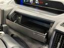 小物が収納できる運転席側インパネアッパーボックス。 ボックス内にはUSBソケットが一口。