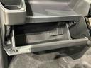 小物が収納できる運転席側インパネアッパーボックス。 ボックス内にはUSBソケットが一口。