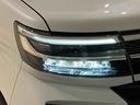 対象物が見やすく白く明るい光で夜間走行をサポートするフルLEDヘッドランプ(サイドビューランプ、クリアランスランプ、オートレベリング機能付き)を装備
