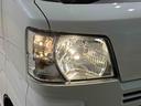 標準はハロゲンヘッドランプですがディーラーオプションのLEDヘッドランプバルブに交換できます。スタッフまでお問合せ下さい。