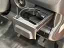 運転席に引き出し式カップホルダー付いてます。