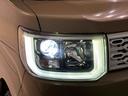 対象物が見やすく白く明るい光で夜間走行をサポートするLEDヘッドランプ(ロービーム・オートレベリング機能・LEDクリアランスランプ付き)を搭載