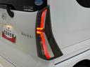 カスタム専用クリスタルLEDリヤコンビネーションランプ(LEDストップランプ)で省電力・長寿命化を実現。