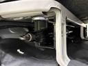 リヤシ-トの下(運転席側)にはジャッキ&工具が収納されています♪ 荷物の積載時でも簡単に取り出せます。