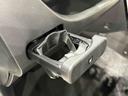 助手席側にはワンプッシュ式オートオープンカップホルダー装備
