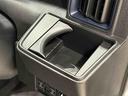 運転席側掘り込み式カップホルダー