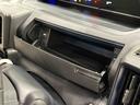 小物が収納できる運転席側インパネアッパーボックス。 ボックス内にはUSBソケットが一口。