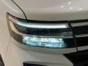 対象物が見やすく白く明るい光で夜間走行をサポートするフルLEDヘッドランプ(サイドビューランプ、クリアランスランプ、オートレベリング機能付き)を装備