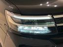 対象物が見やすく白く明るい光で夜間走行をサポートするフルLEDヘッドランプ(サイドビューランプ、クリアランスランプ、オートレベリング機能付き)を装備